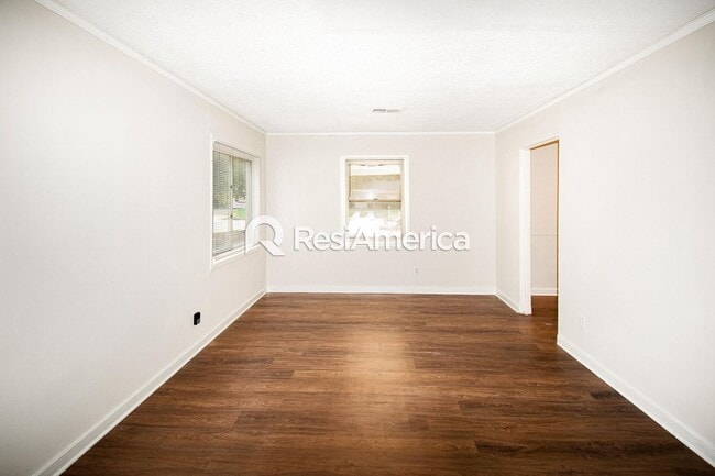 Building Photo - Newly Renovated 3/1 In 38111
