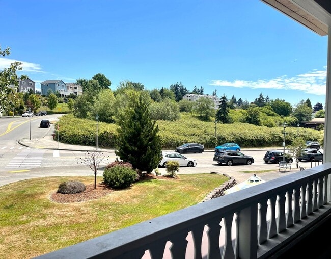 Building Photo - Desirable Downtown Poulsbo Place condo