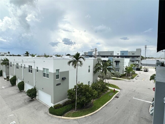 Building Photo - 3455 NE 5th Ave
