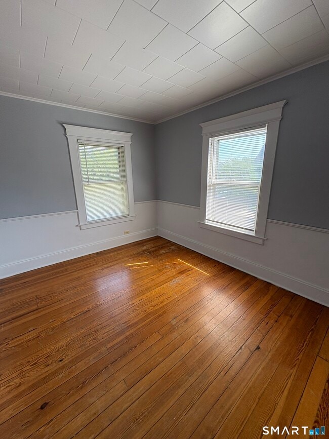 Building Photo - 225 Whiting Ln