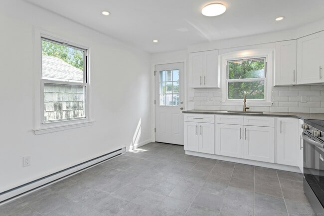 Building Photo - 22 Hackett Cir N