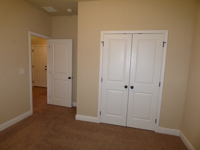 Building Photo - 5204 Parkside Dr