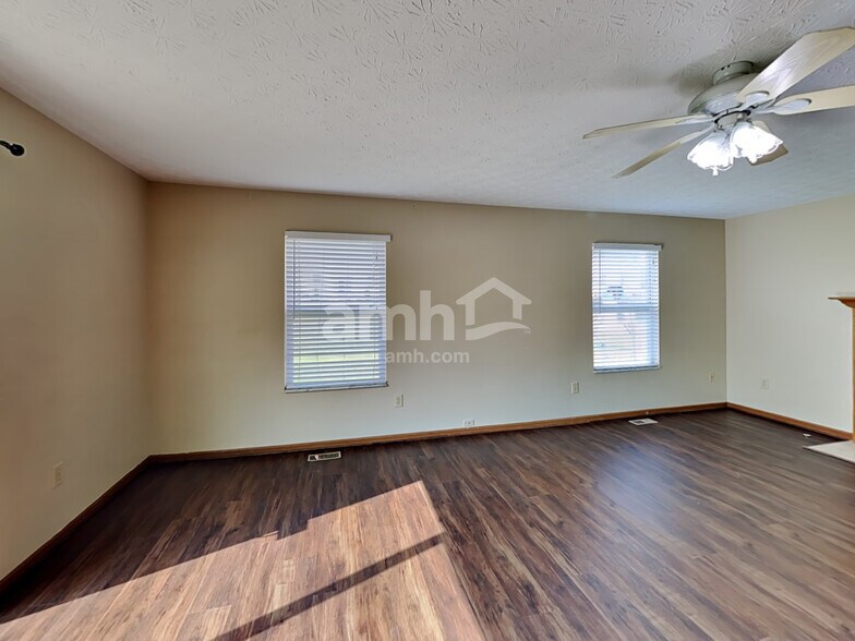 Building Photo - 7660 Farm Hill Dr