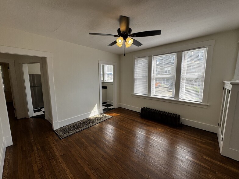 Building Photo - 2975 Belrose Ave