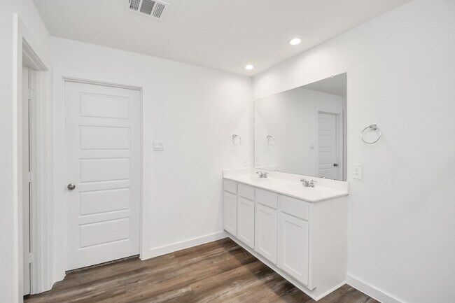 Building Photo - 8718 Partridge Ct