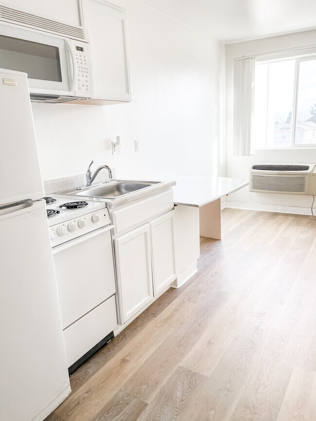 Building Photo - Beachview Villa