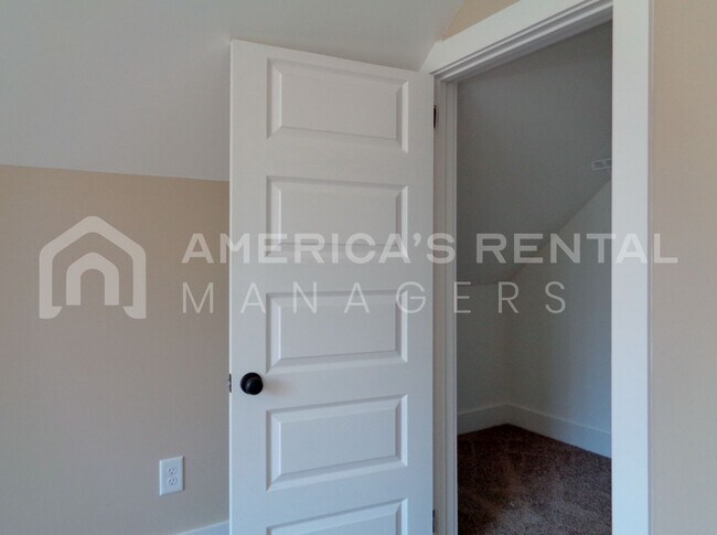 Building Photo - DEPOSIT PENDING!!! Town Home in Gardendale...