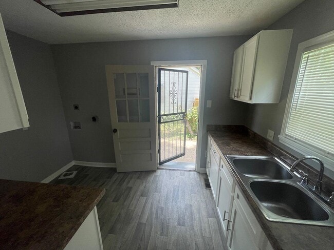 Building Photo - 3839 Maid Marian Ln