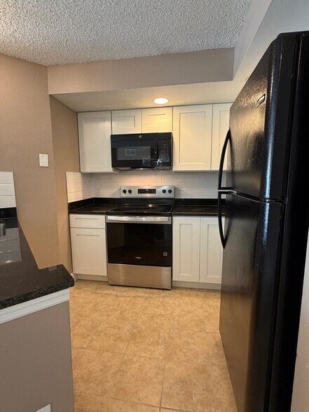 Building Photo - 4658 Commander Dr