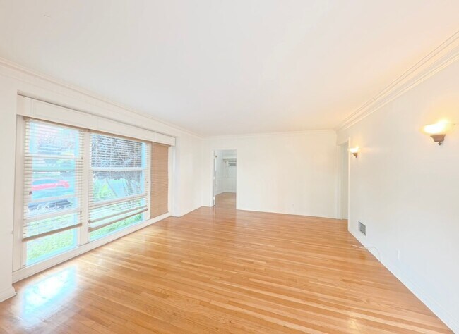 Primary Photo - 442 Kelton Ave