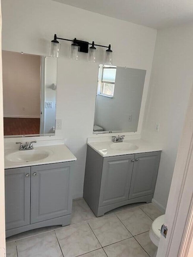 Building Photo - 140 Baldwin Blvd