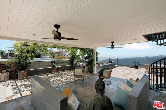 Building Photo - 231 Loma Metisse Rd
