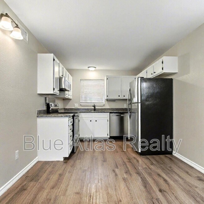 Building Photo - 225 Bryan St