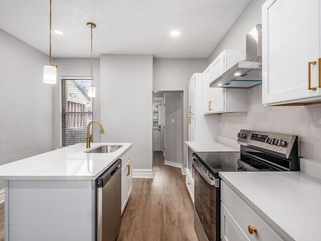Building Photo - Available Now! Located in Merion Village, ...