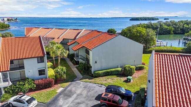 Building Photo - 1515 Pinellas Bayway S