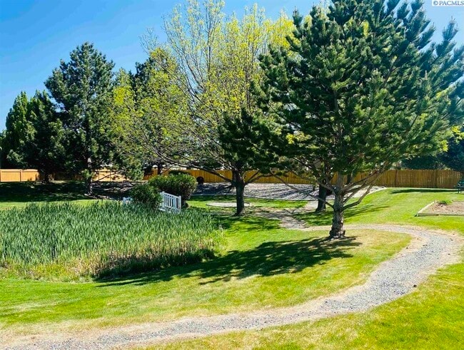 Building Photo - 2,400sf Low Maintenance, Best S Richland L...
