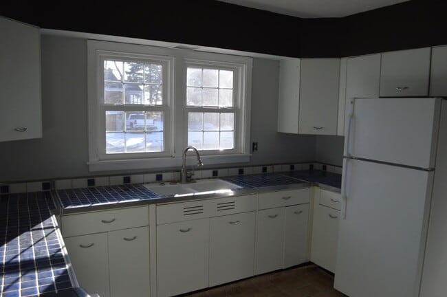 Building Photo - 3 Bedroom House