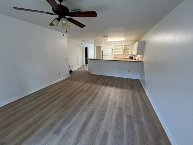 Building Photo - 3/2/1 W/ Solar estimated savings of $200 i...