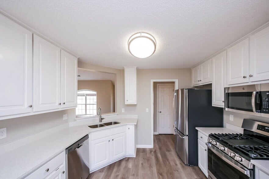 Building Photo - 192 River View Ct