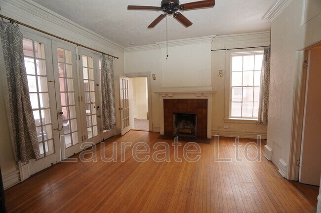 Building Photo - 834 N Clarkson St