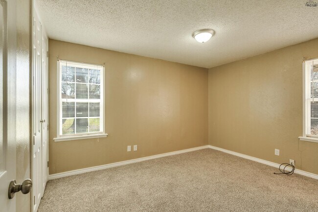 Building Photo - 5115 Kingston Dr