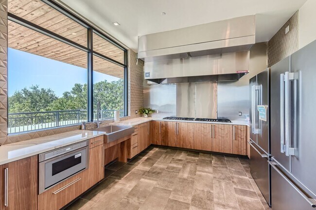 Building Photo - Available Now: Gorgeous 4 Bed/3.5 Bath wit...