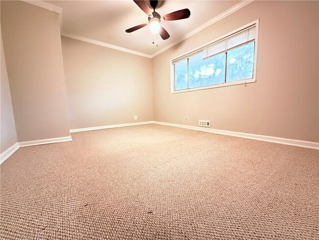 Building Photo - 1057 Latham Rd