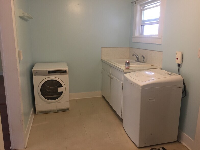 washer/dryer in unit. - 8 Prospect Street