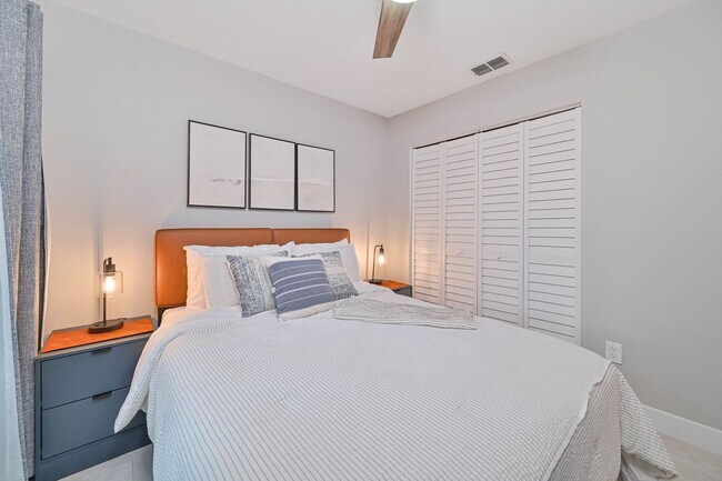 Building Photo - 6386 Royal Woods Dr