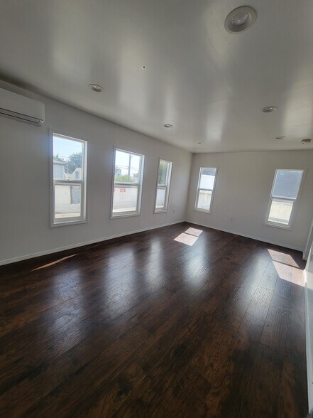 Building Photo - 7611 Seville Ave