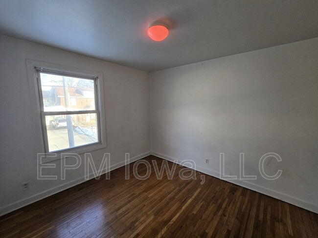 Building Photo - 261 Madison St