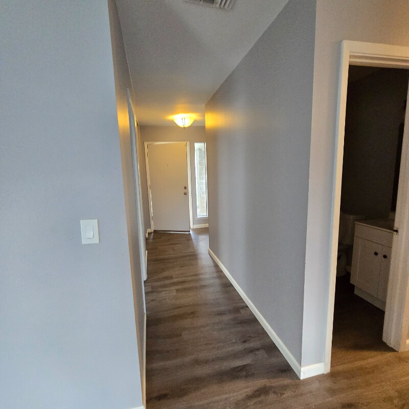 Building Photo - 9450 Bowen Dr