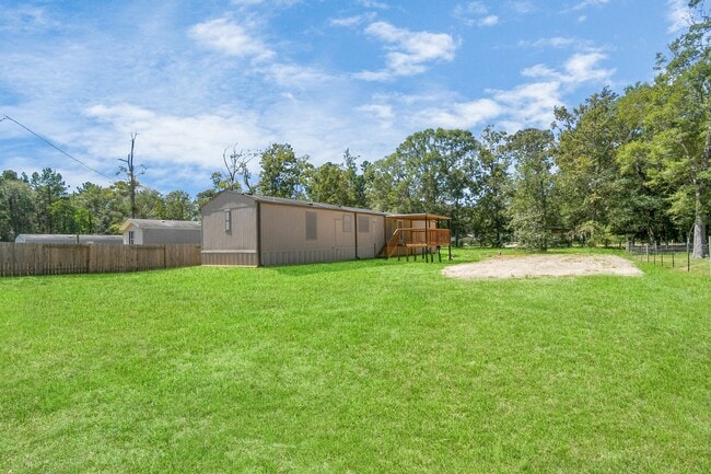 Building Photo - 111 Maple Ln