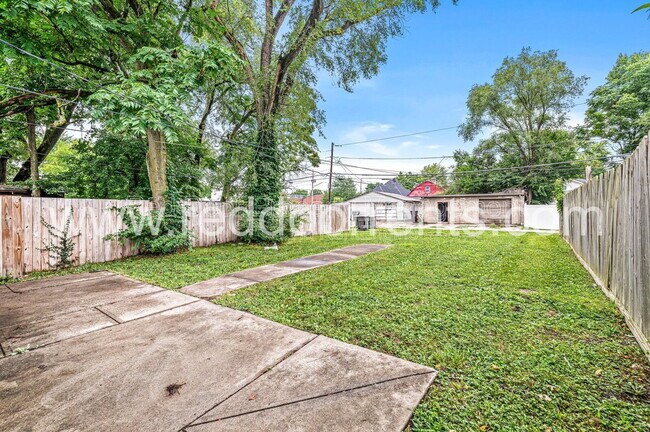 Building Photo - 970 Edgemont Ave