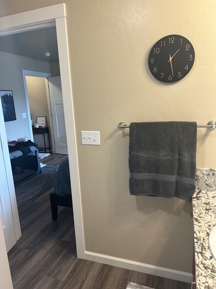 Building Photo - 304 Ponderosa Ct