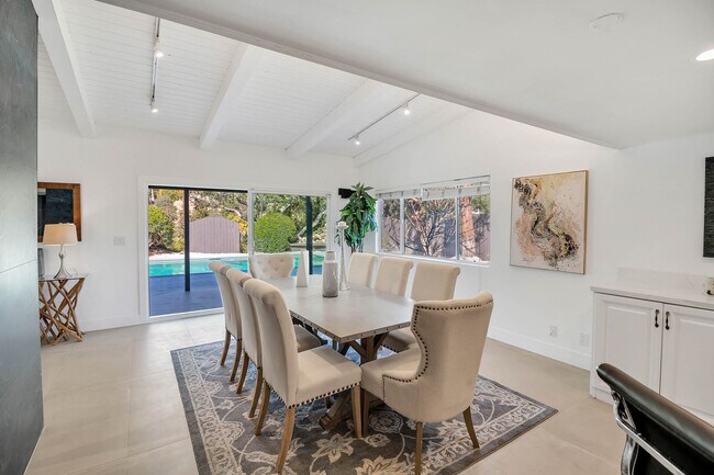DINING ROOM - 16047 Meadowcrest Rd