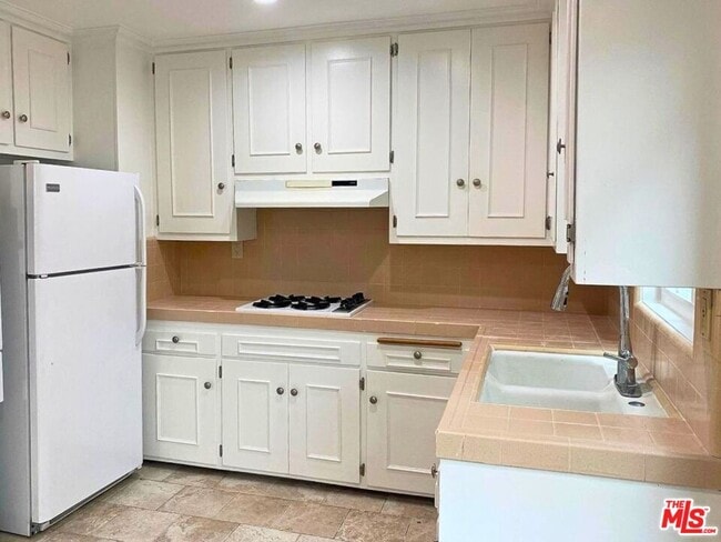 Building Photo - 1438 S Barrington Ave