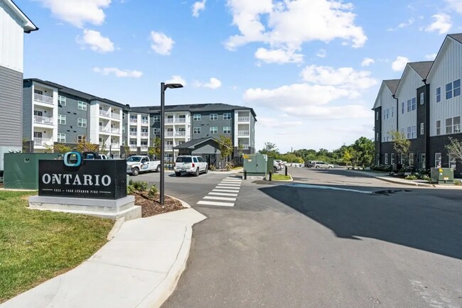 Building Photo - Newer 1 bedroom condo in The Ontario in Na...
