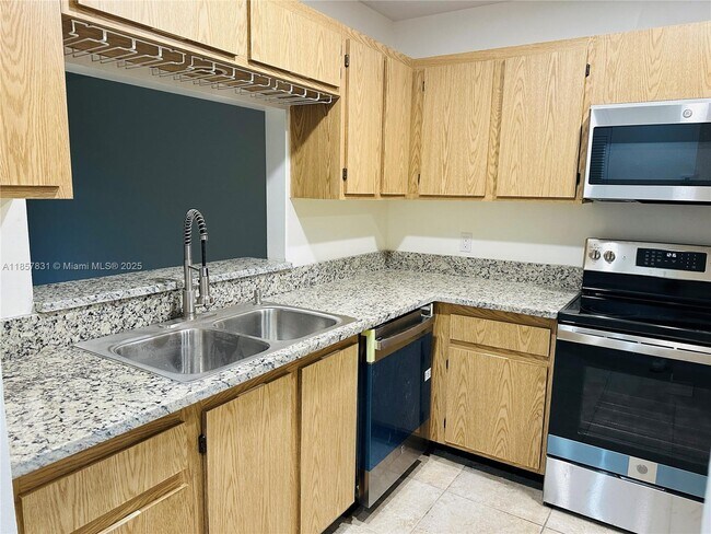 Building Photo - 458 Lakeview Dr