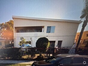 Building Photo - Beautiful newly renovated 1 bedroom apartm...