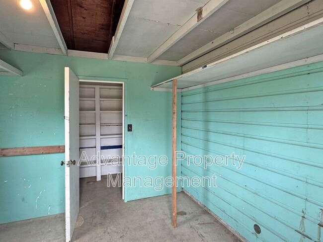 Building Photo - 2889 NW Gibson Hill Rd