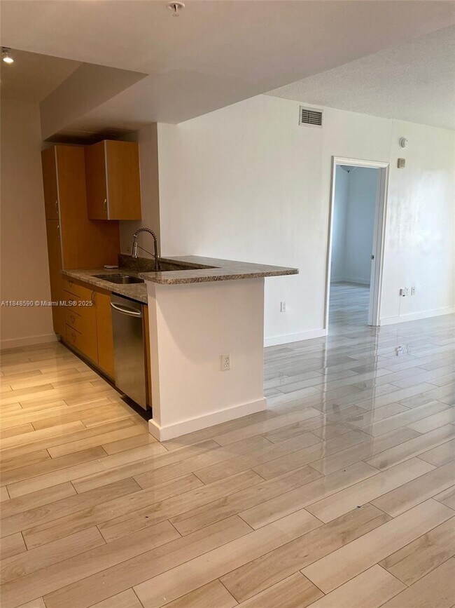 Building Photo - 2 bedroom in Aventura FL 33180