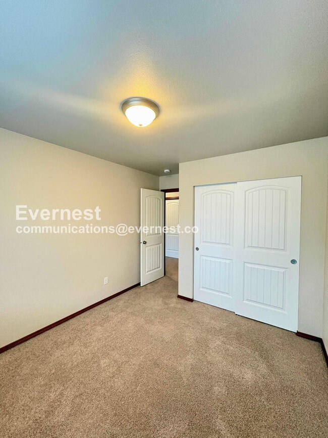 Building Photo - 111 W 6th St