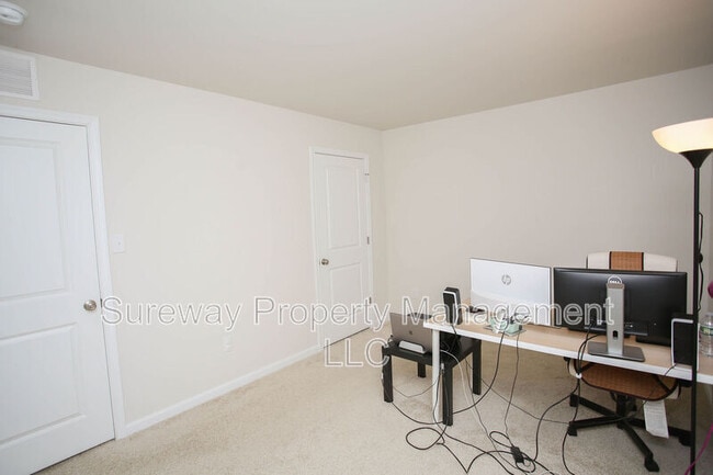 Building Photo - 32 Roberta Wy.