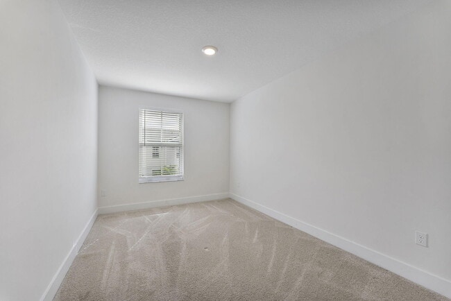 Building Photo - 247 Preserve Trl N