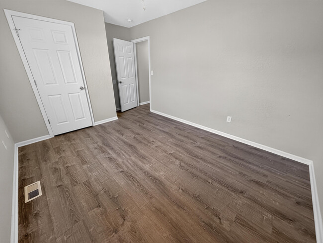 Building Photo - 1330 Godas Cir