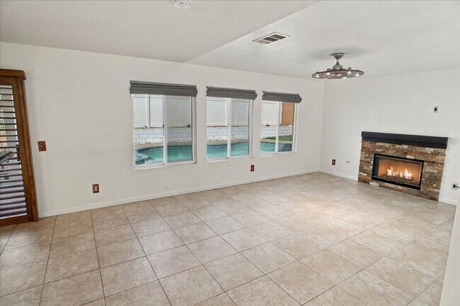 Building Photo - 40067 Villa Moura Dr
