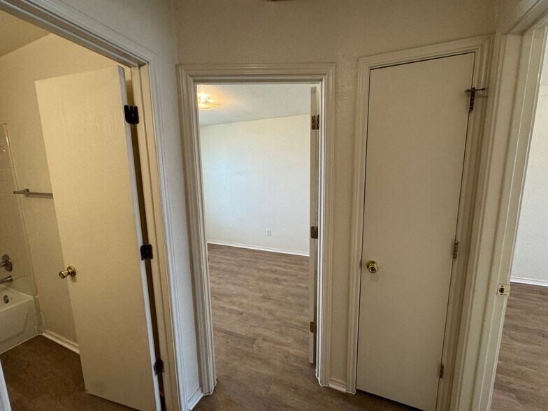 Building Photo - 4405 Abigail Dr