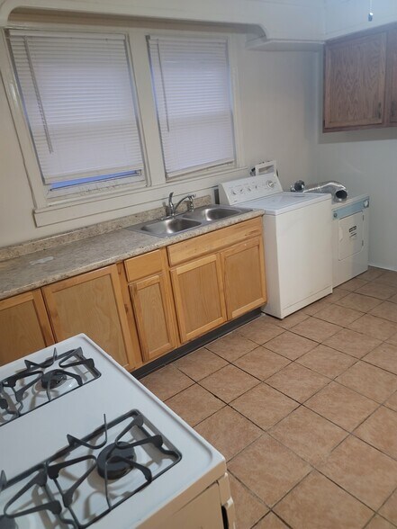 Building Photo - 5118 S Hermitage Ave