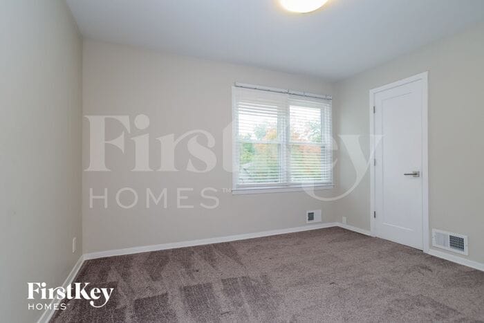 Building Photo - 9006 Grandview Dr